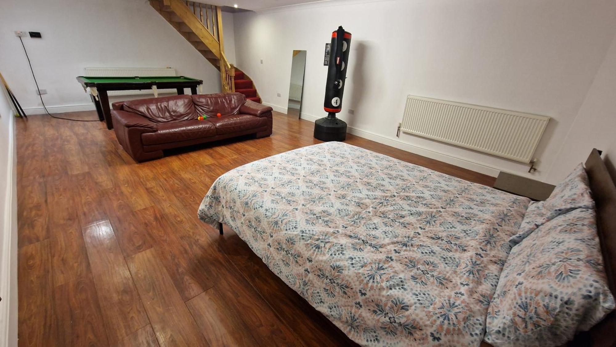 Large Annexe With Games Room Pool Table Ping Pong Air Hockey Movie Projector 温莎 外观 照片