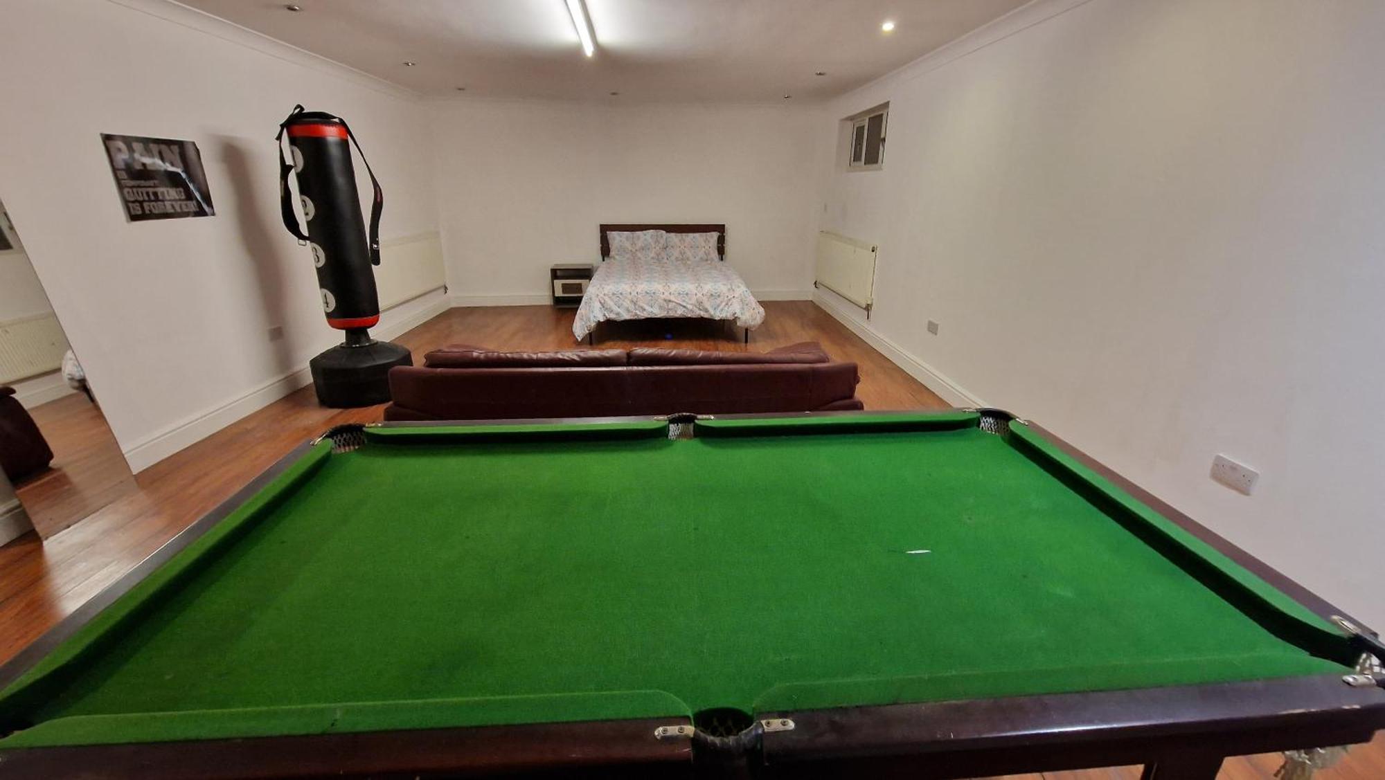 Large Annexe With Games Room Pool Table Ping Pong Air Hockey Movie Projector 温莎 外观 照片